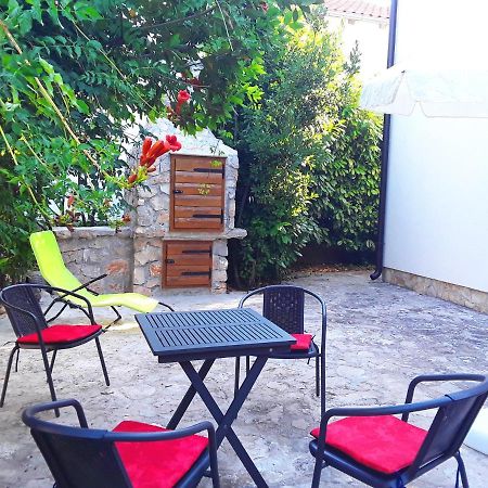 Apartmani Juliska Pirovac Exterior foto