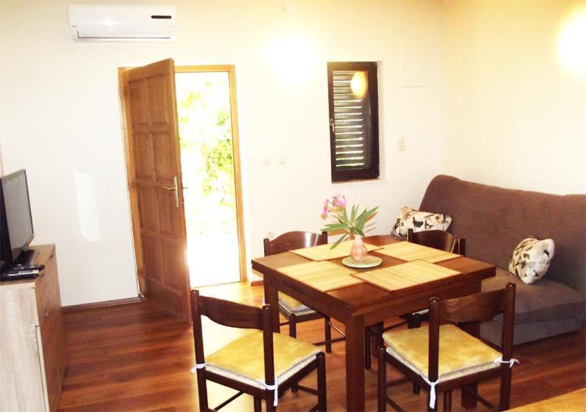 Apartmani Juliska Pirovac Exterior foto